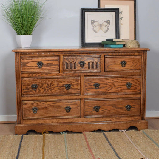 How A Vintage Chest of Drawers Can Enhance Your Bedroom
