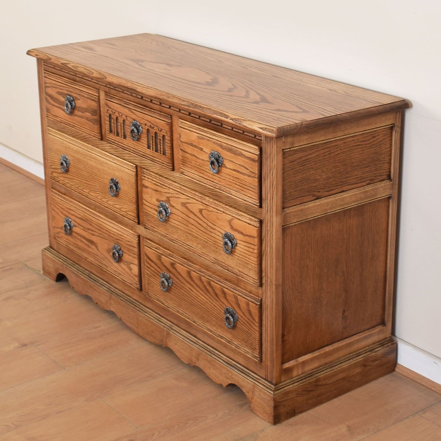 Old Charm Chest of Drawers