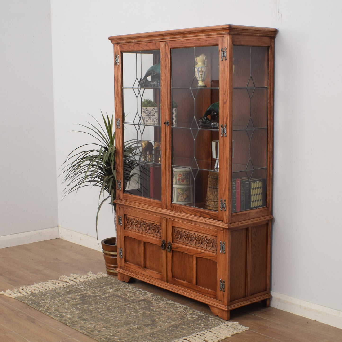 Old Charm Display Cabinet