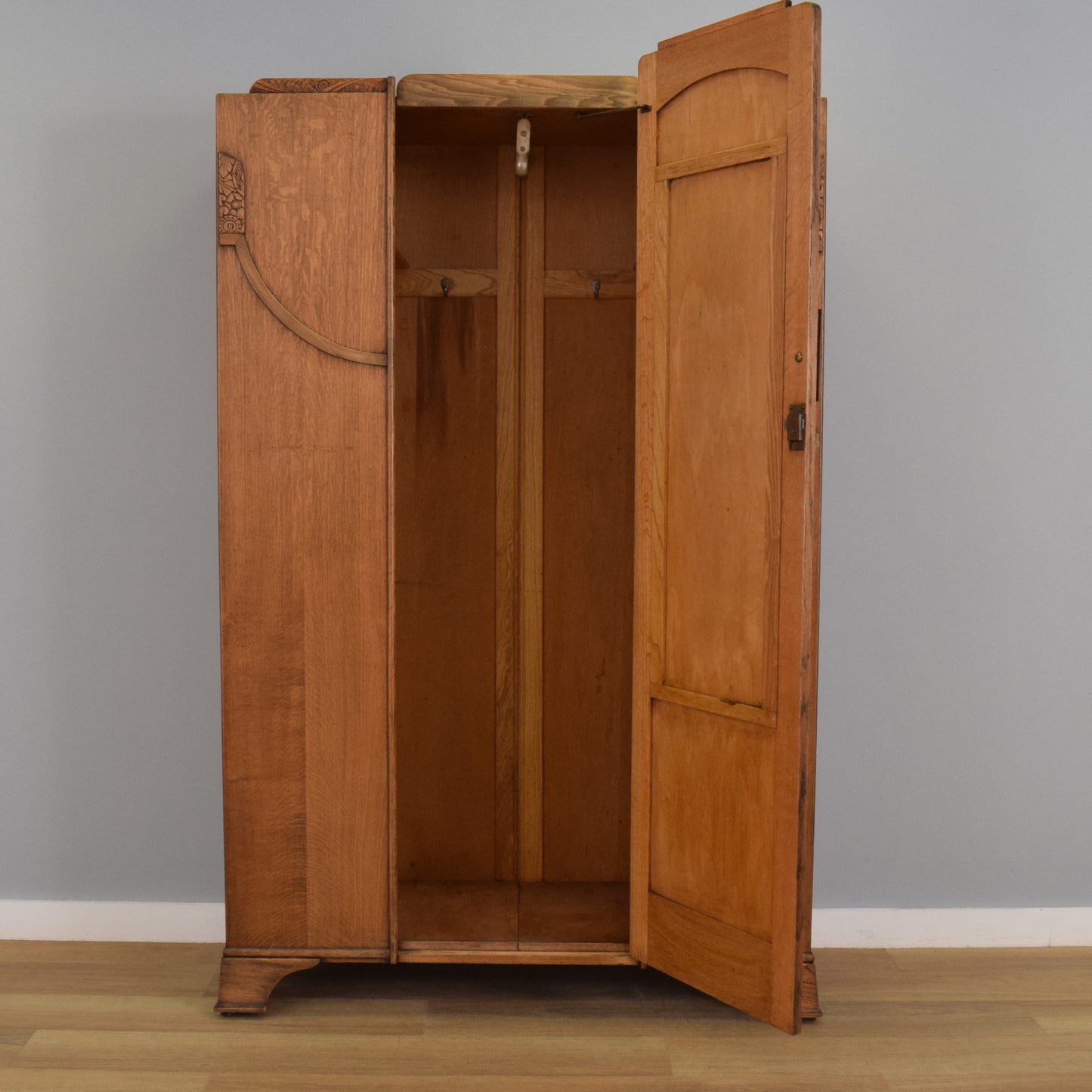 Art-Deco Style Hallrobe