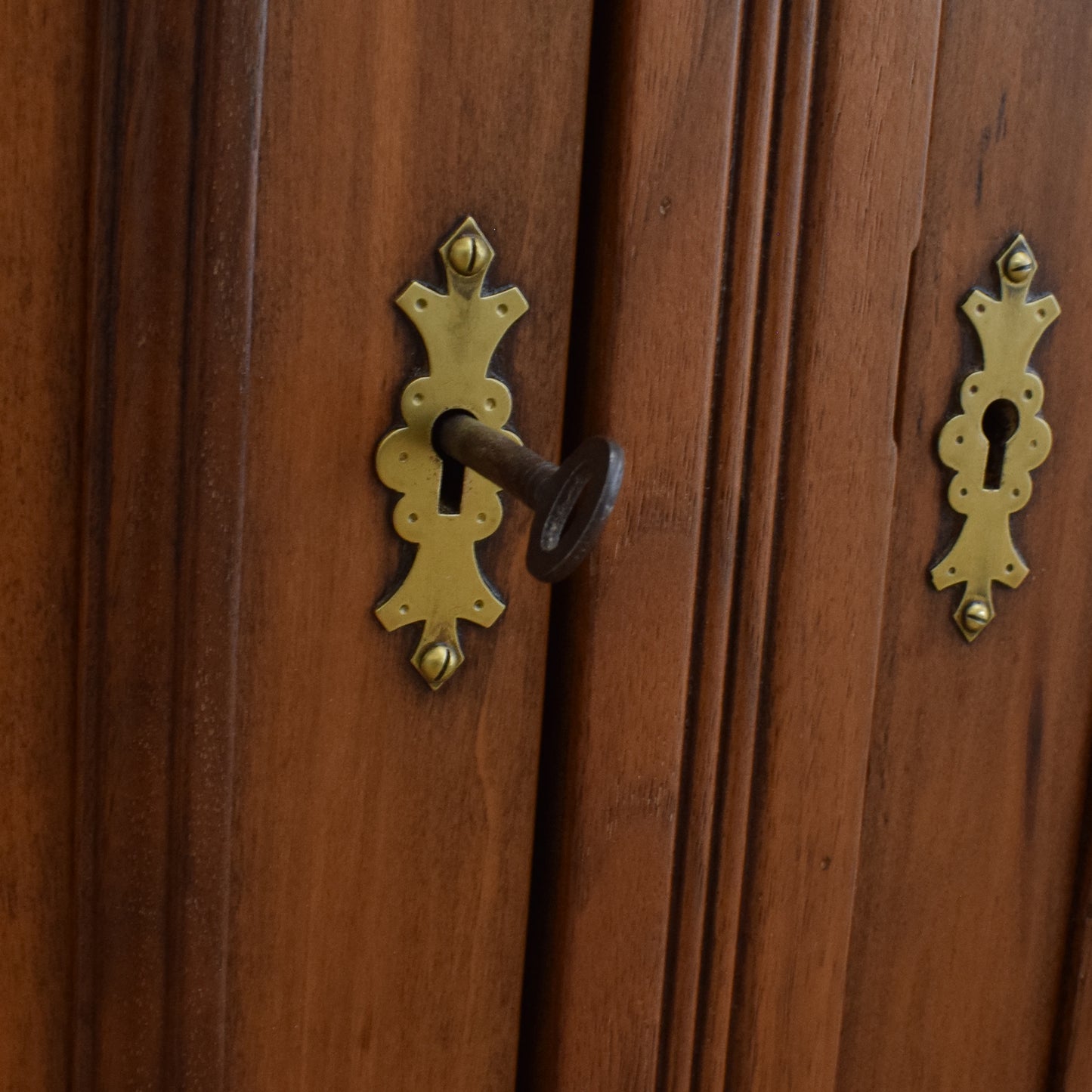Walnut Mirrored Sideboard