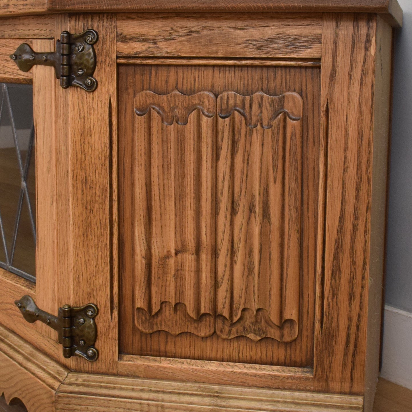 Old Charm TV Cabinet