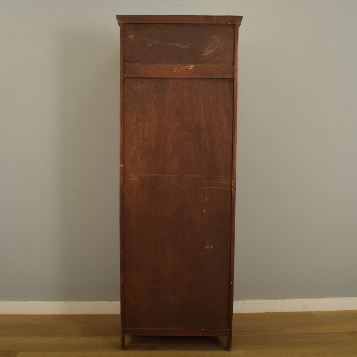 Small Linenfold Hallrobe