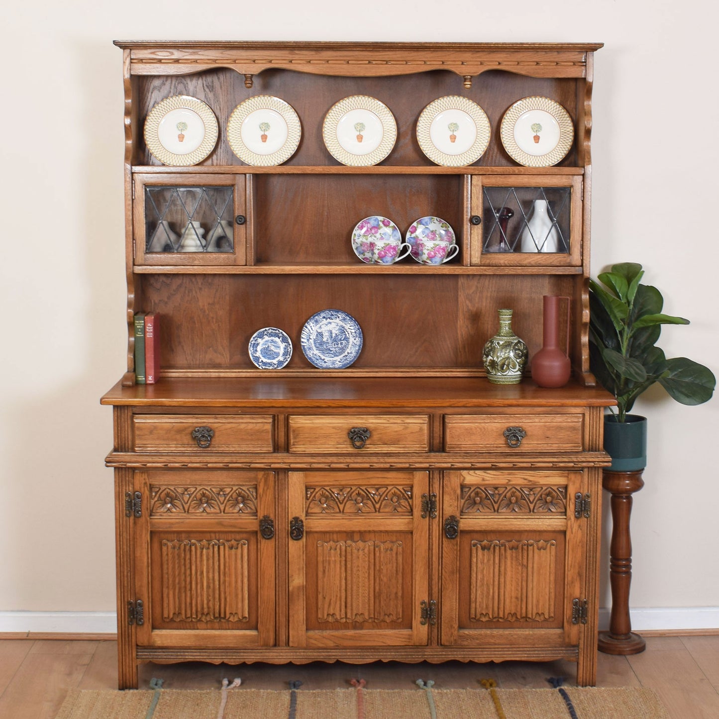 Old Charm Dresser