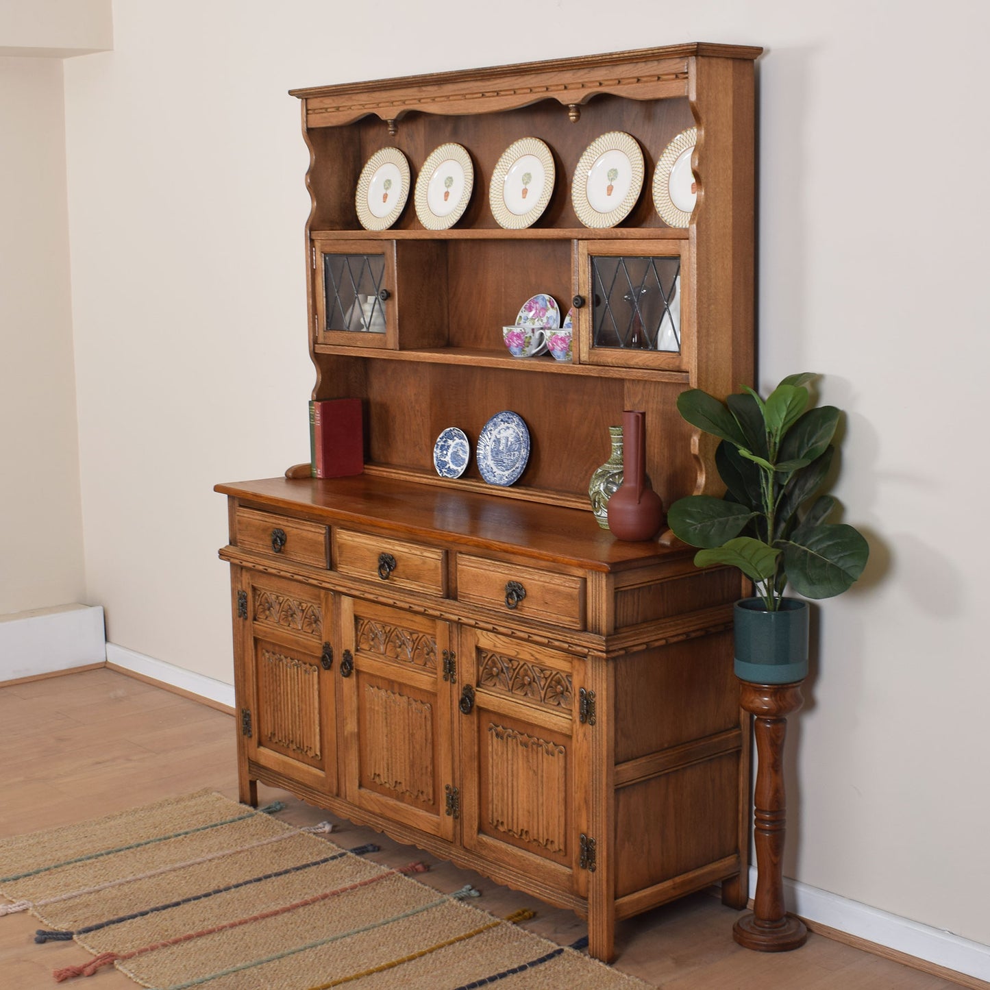 Old Charm Dresser