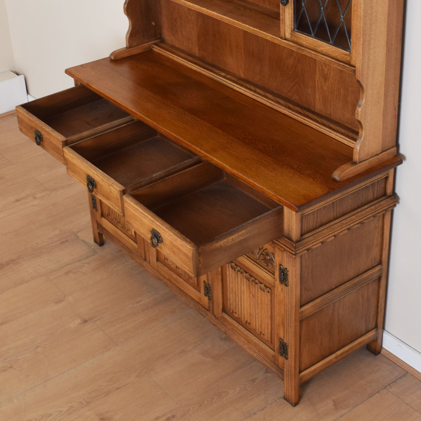 Old Charm Dresser