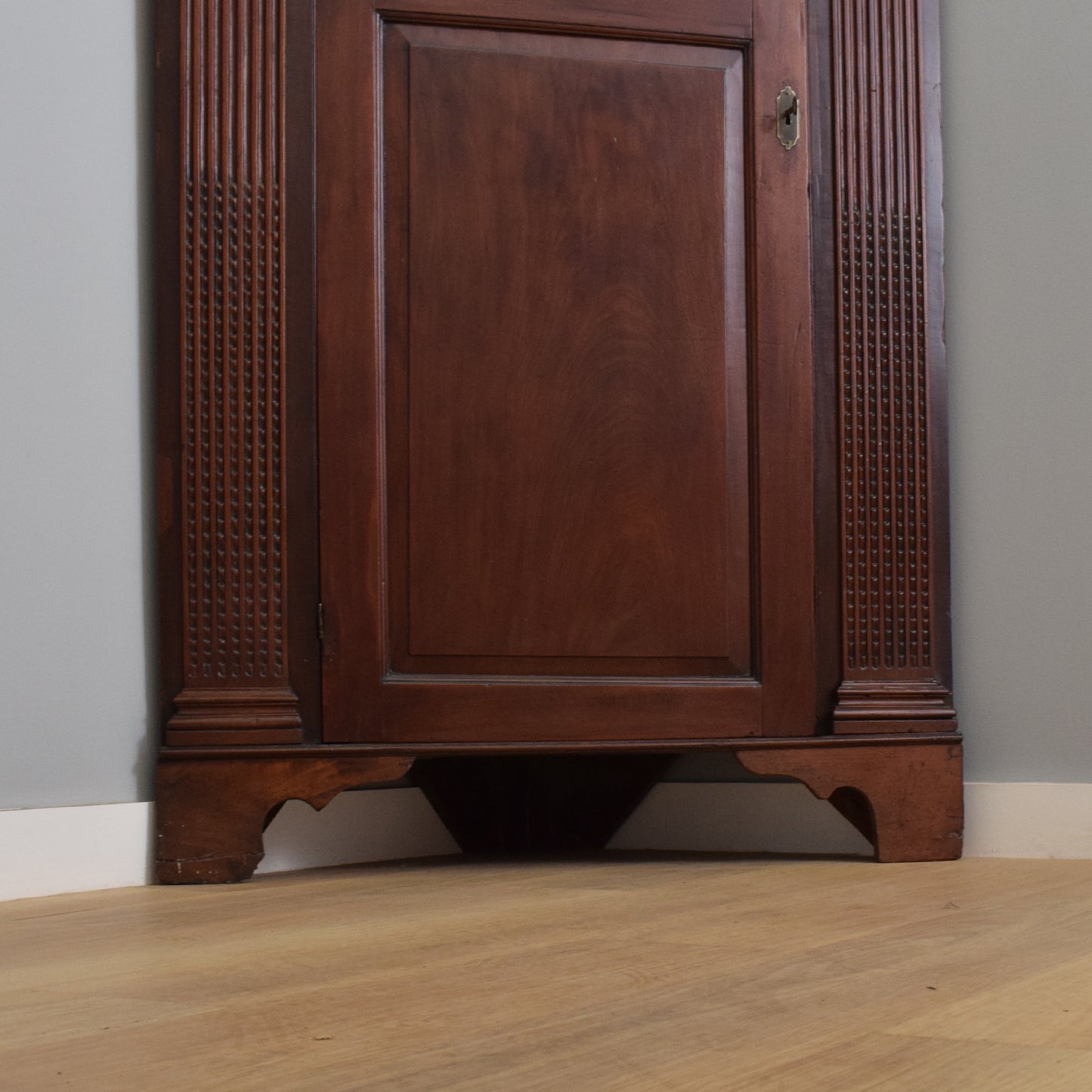 Mahogany Corner Robe