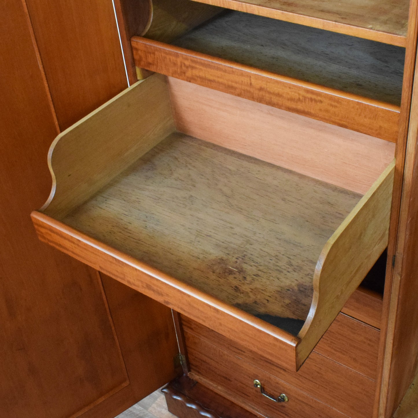 Large Mahogany Compactum