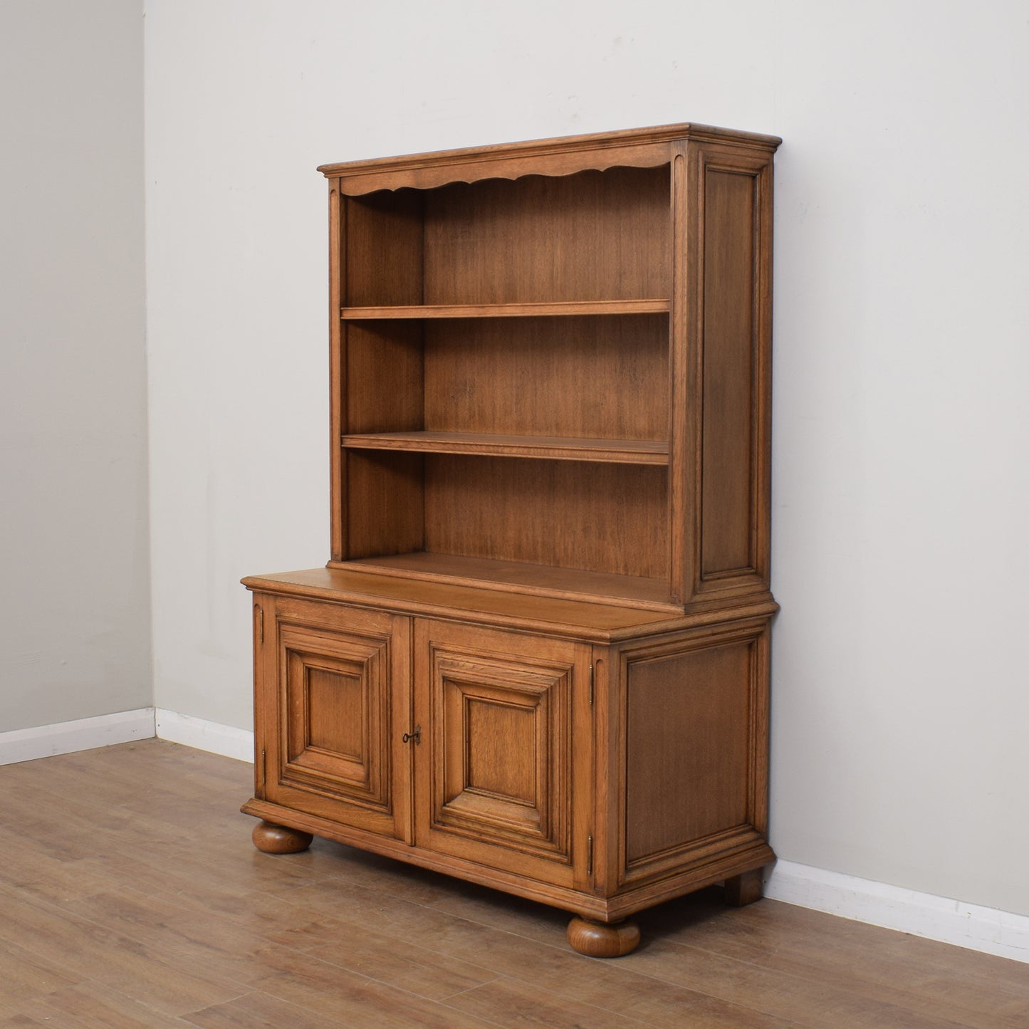 Oak Bookcase With Storage 
Cabinet