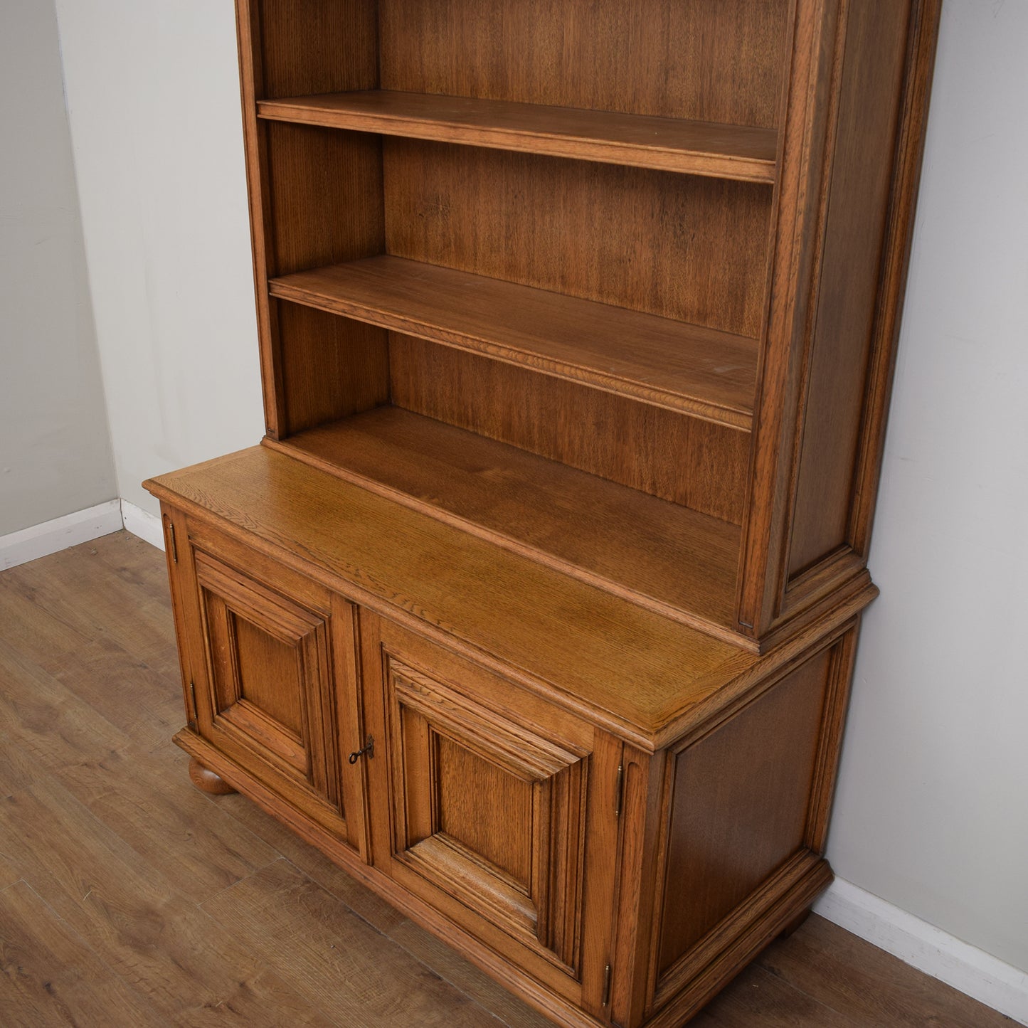 Oak Bookcase With Storage 
Cabinet