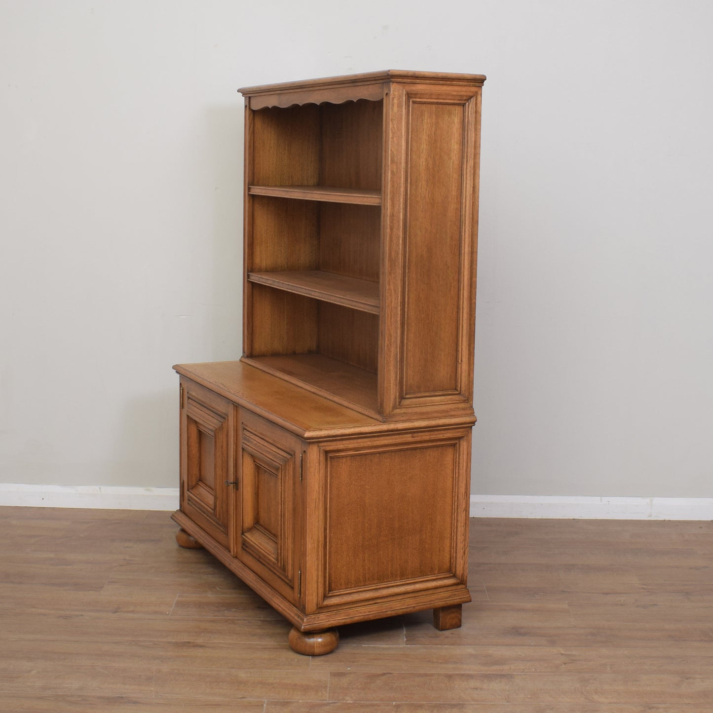 Oak Bookcase With Storage 
Cabinet