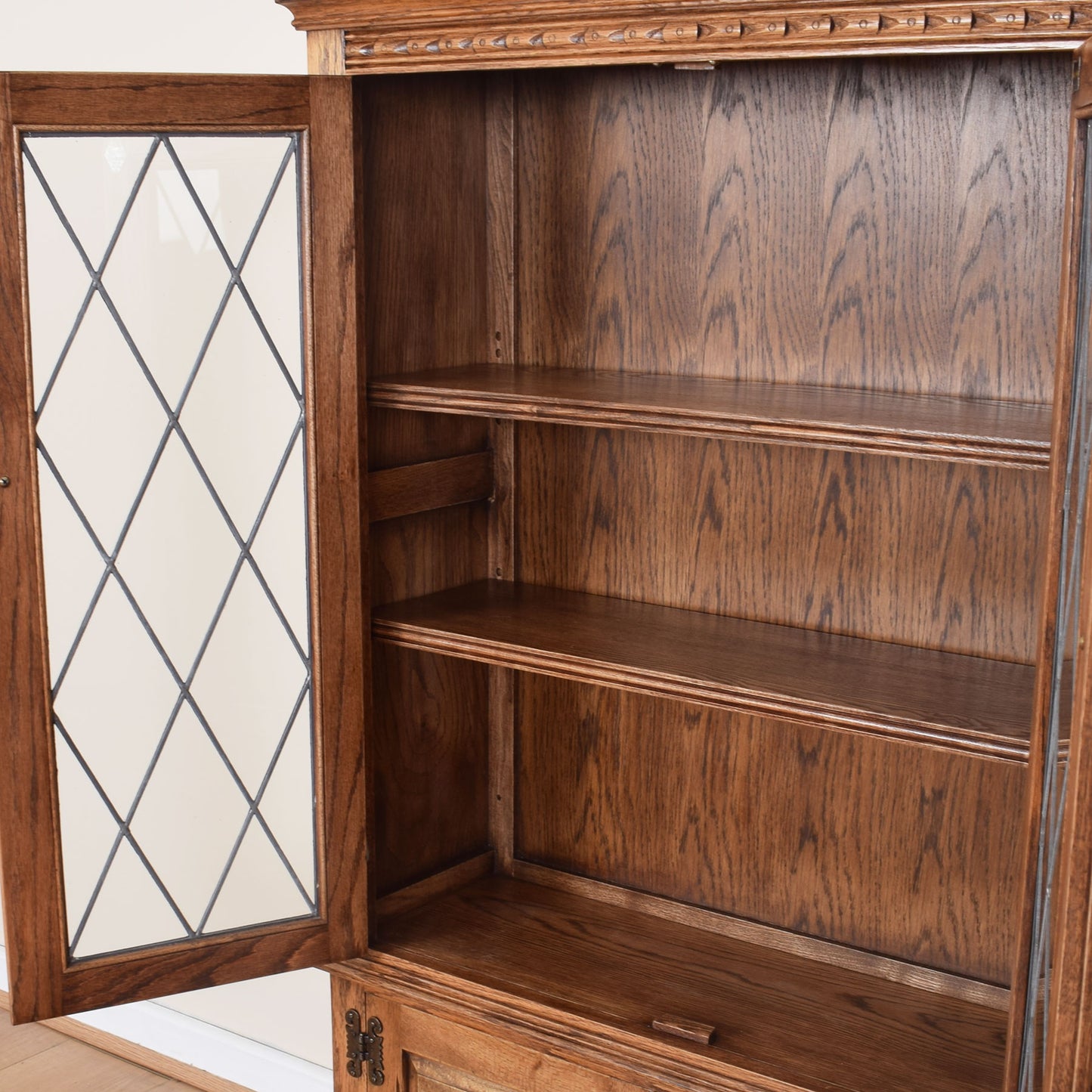 Old Charm Glazed Cabinet