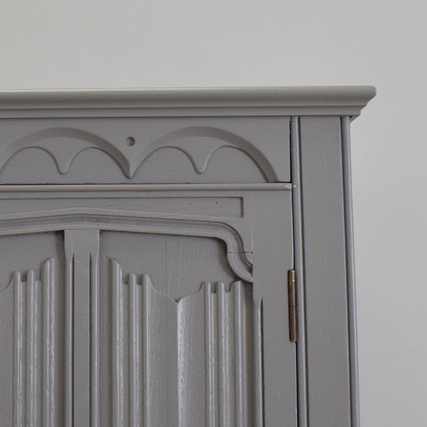 Painted Linenfold Wardrobe