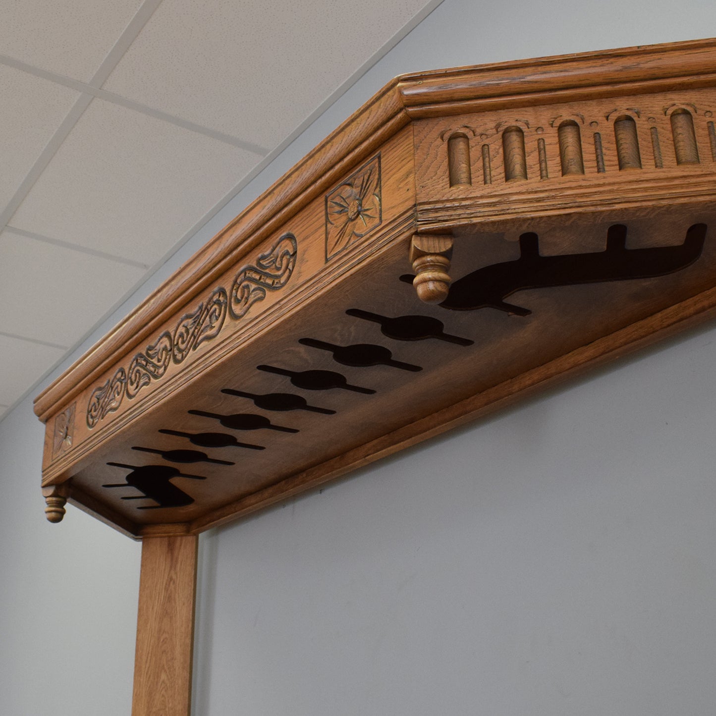 'Old Charm' Oak Bar