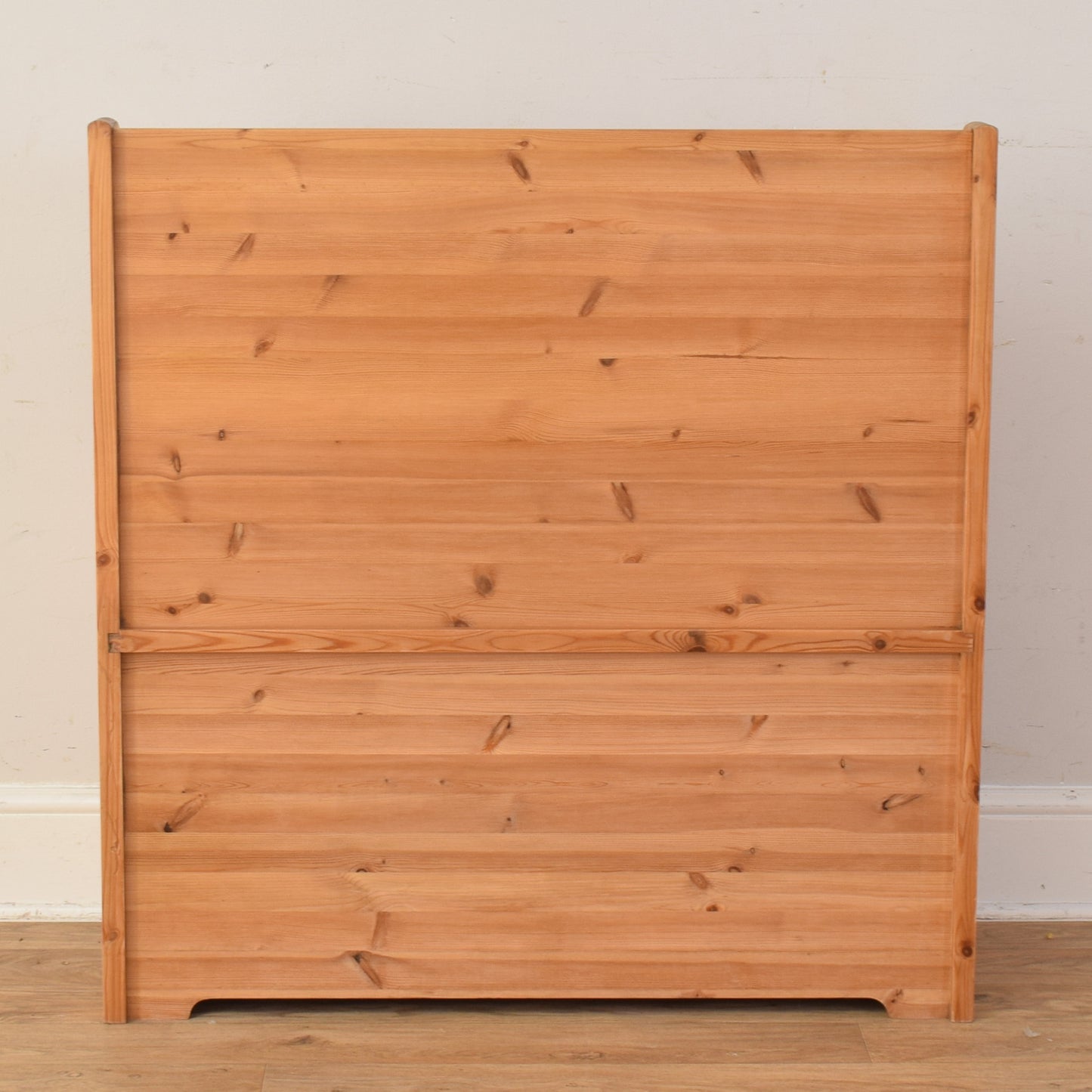 Pine Settle