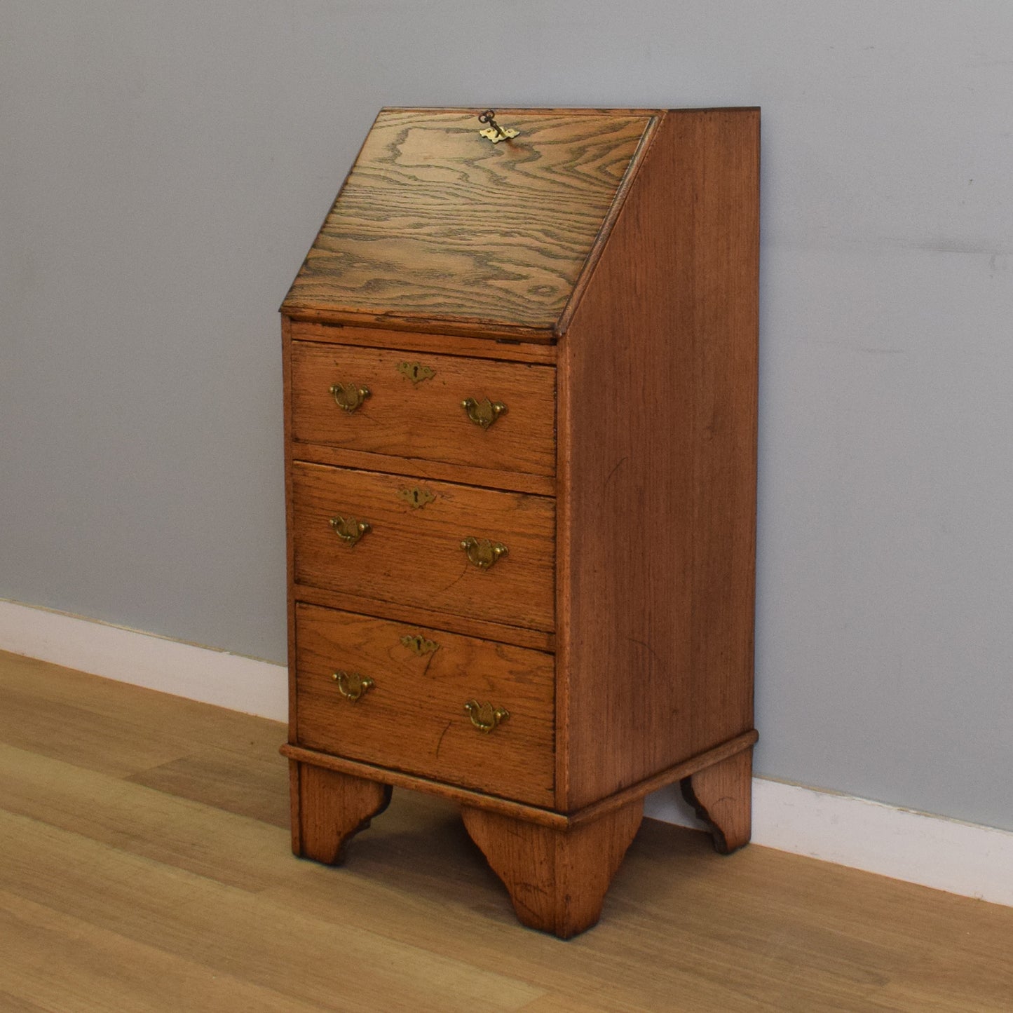 Slim Oak Bureau