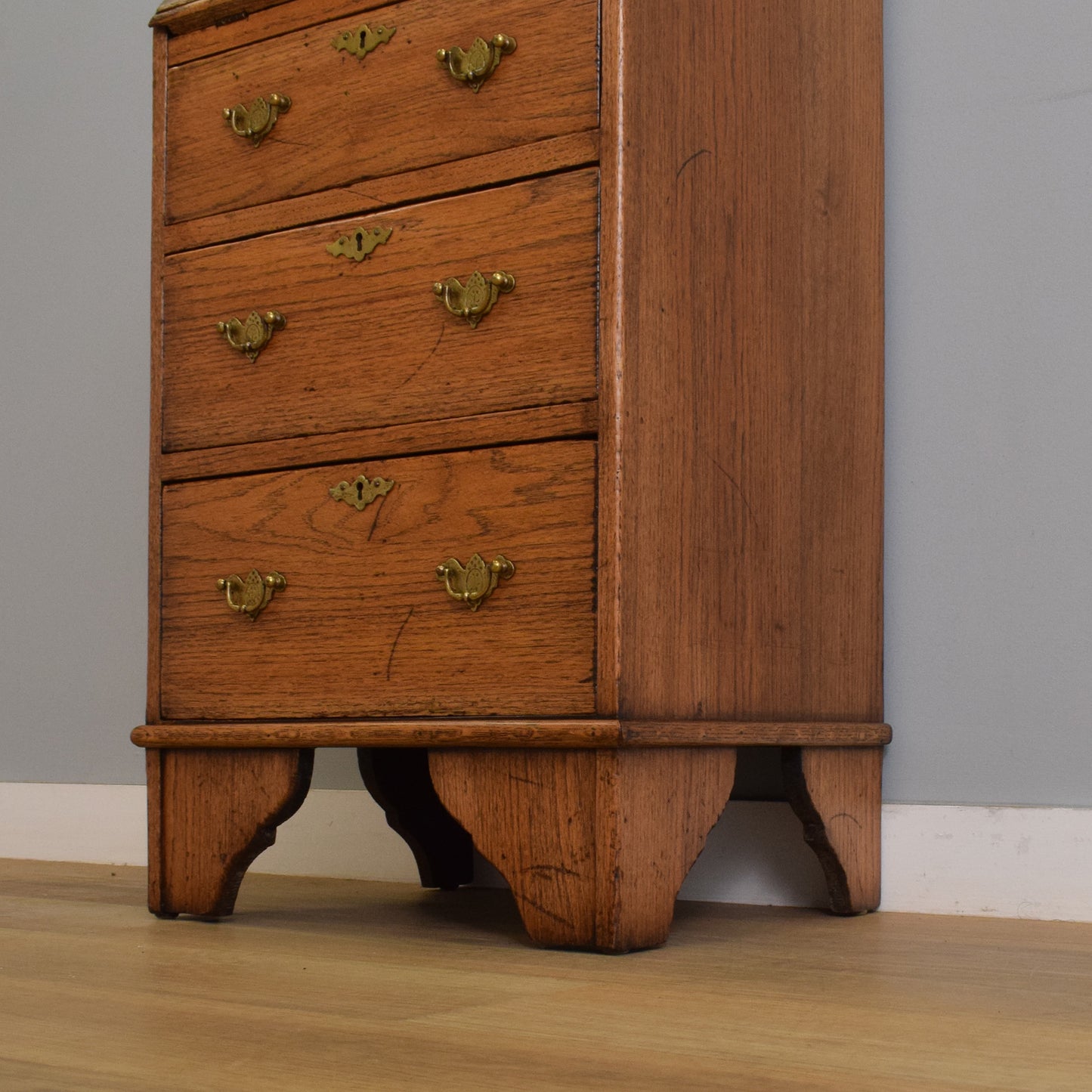 Slim Oak Bureau
