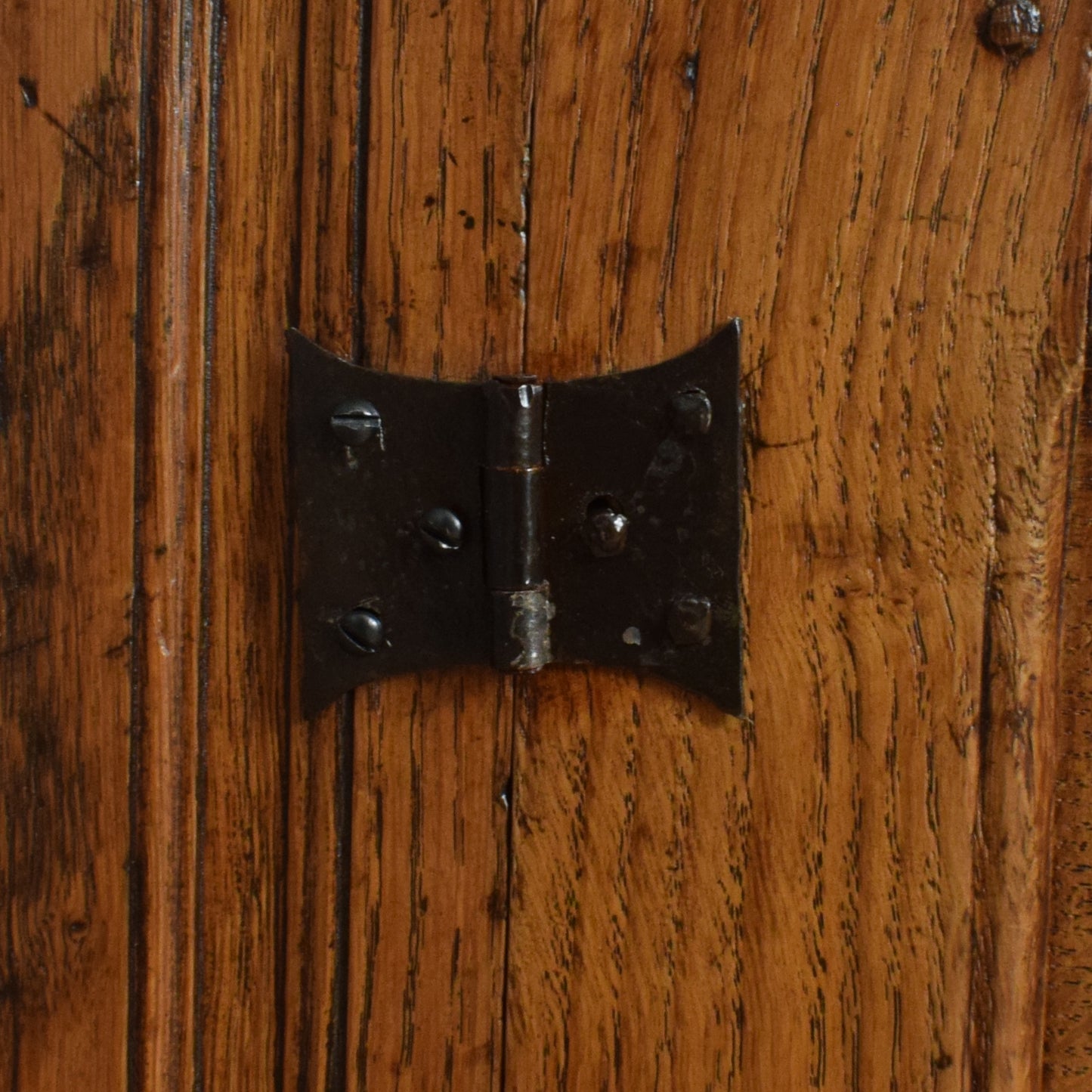 Large Solid Oak Court Cabinet