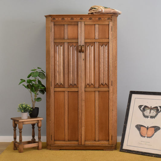 Traditional Oak Linenfold Wardrobe