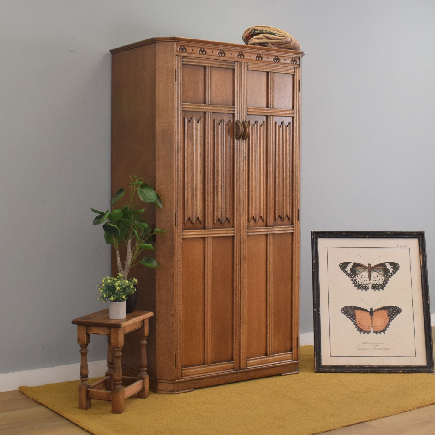 Traditional Oak Linenfold Wardrobe