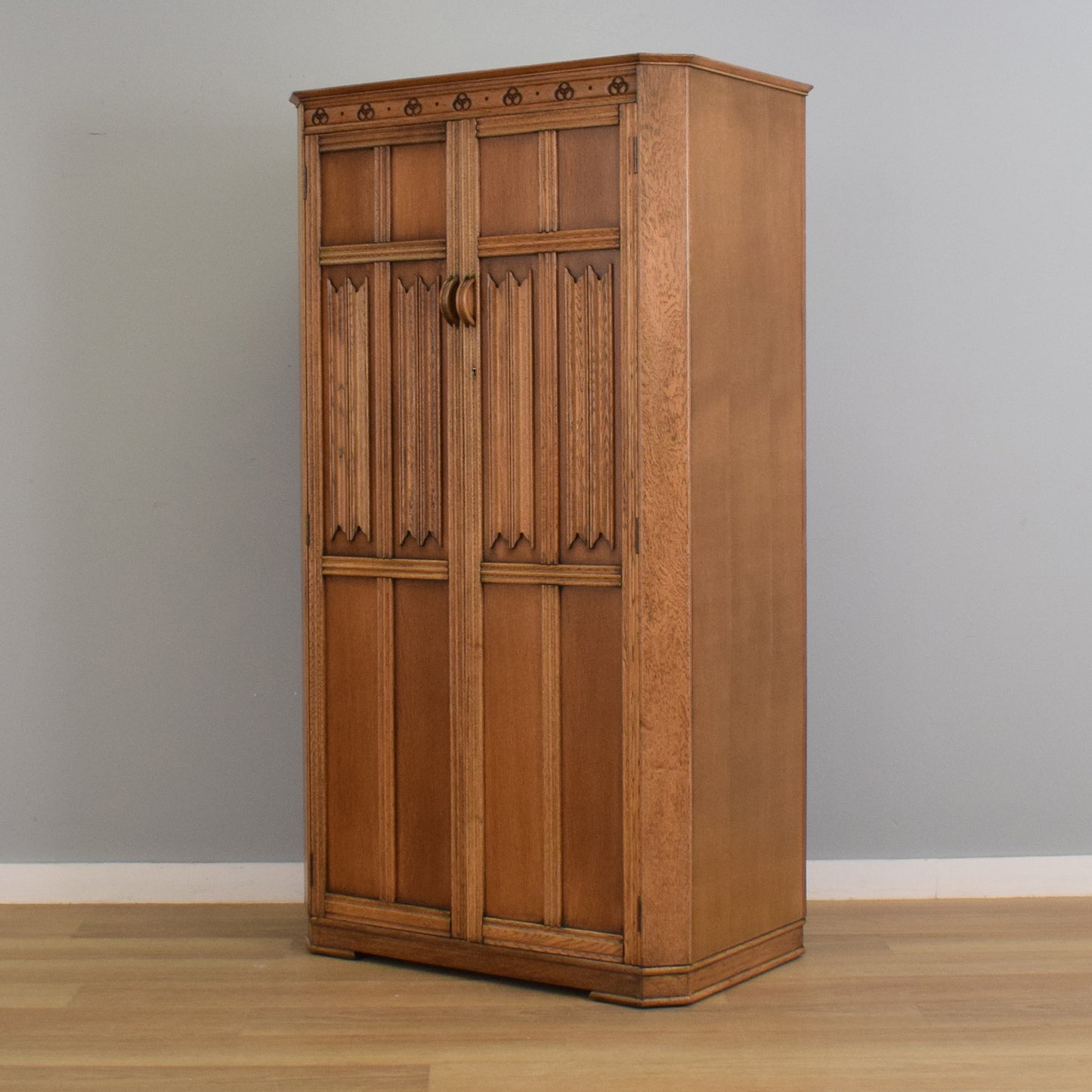 Traditional Oak Linenfold Wardrobe