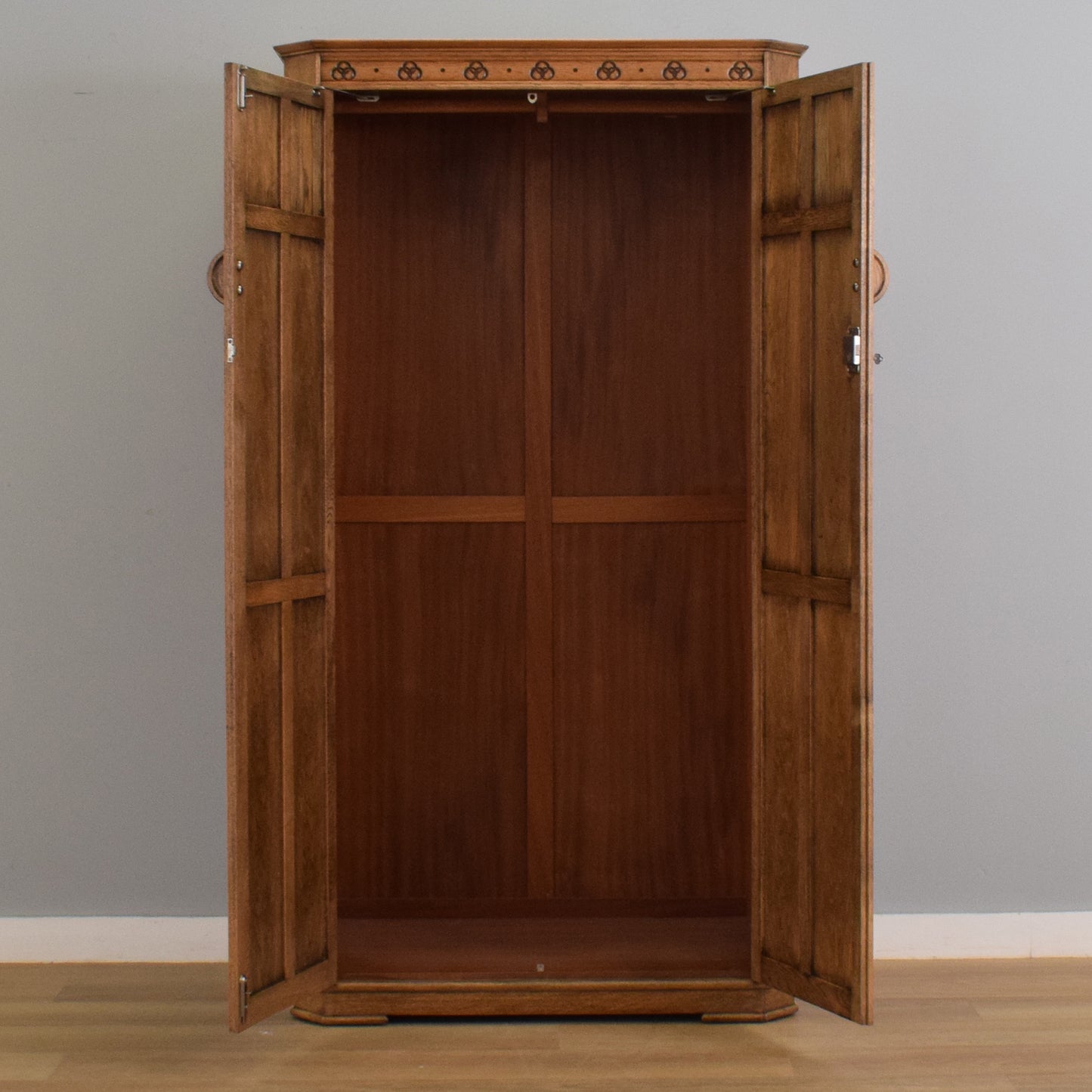 Traditional Oak Linenfold Wardrobe