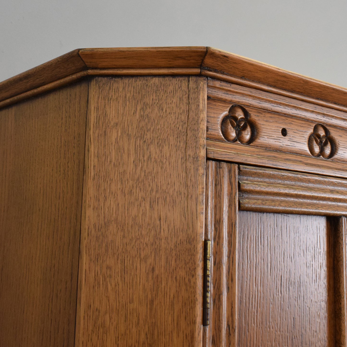 Traditional Oak Linenfold Wardrobe