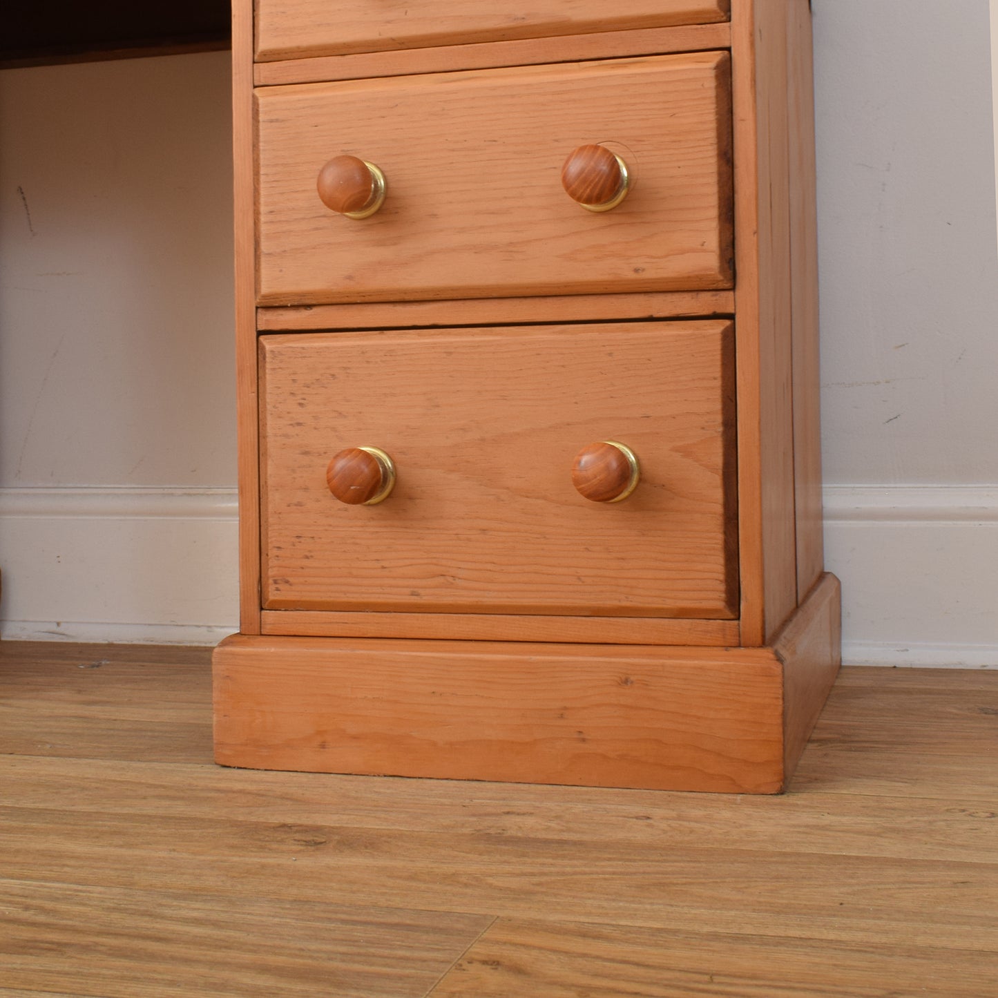Pine Pedestal Desk