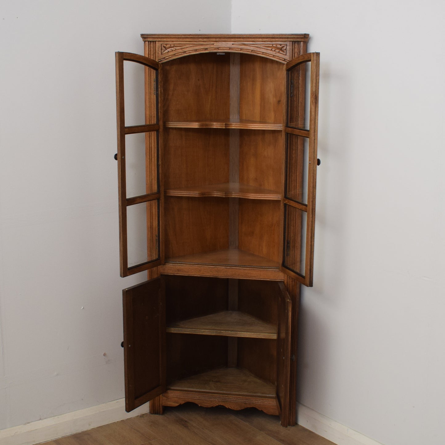 Old Charm Corner Unit
