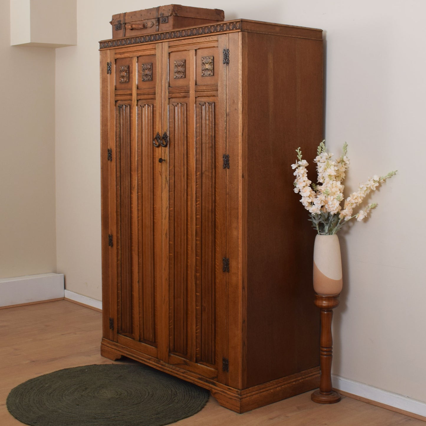 Oak Linenfold Double Wardrobe