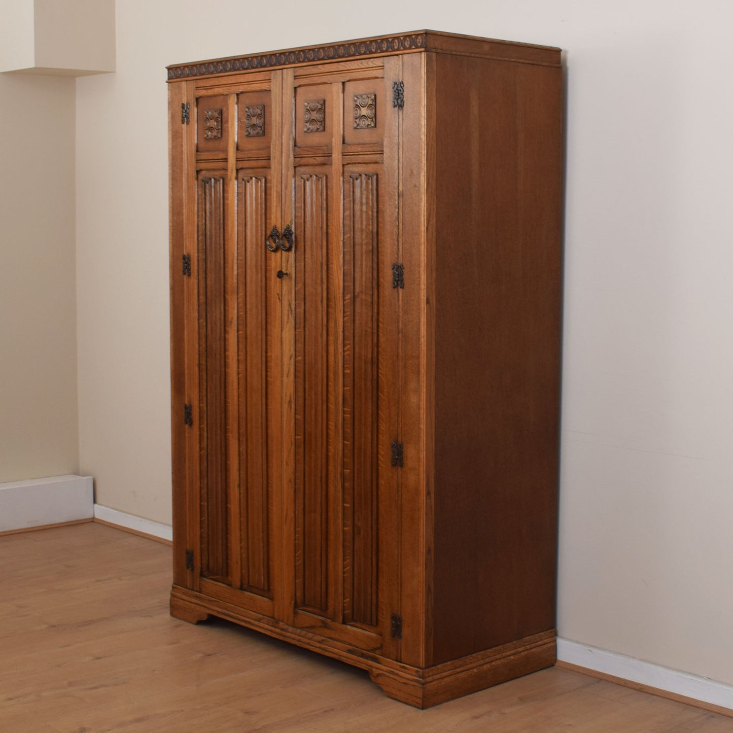 Oak Linenfold Double Wardrobe