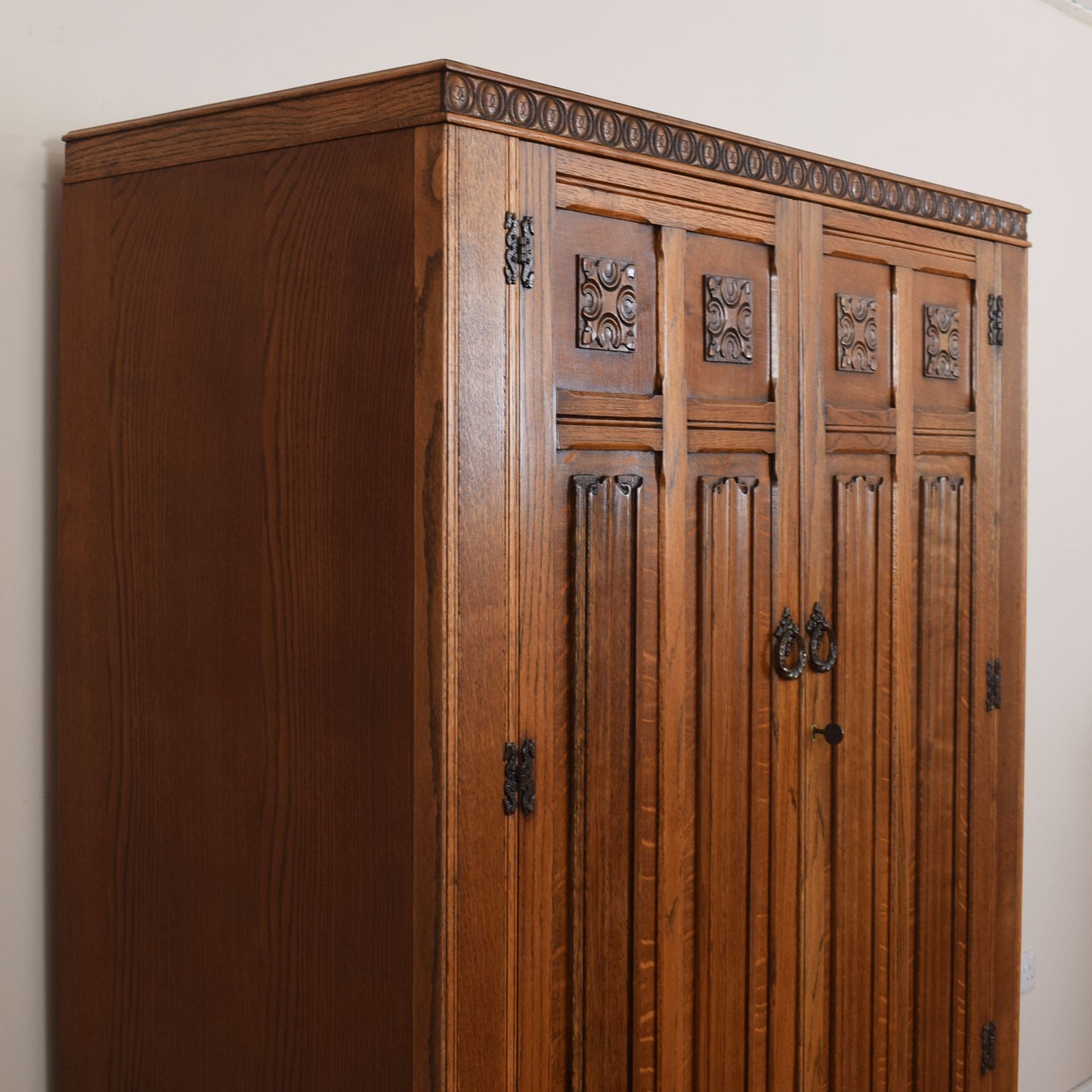 Oak Linenfold Double Wardrobe