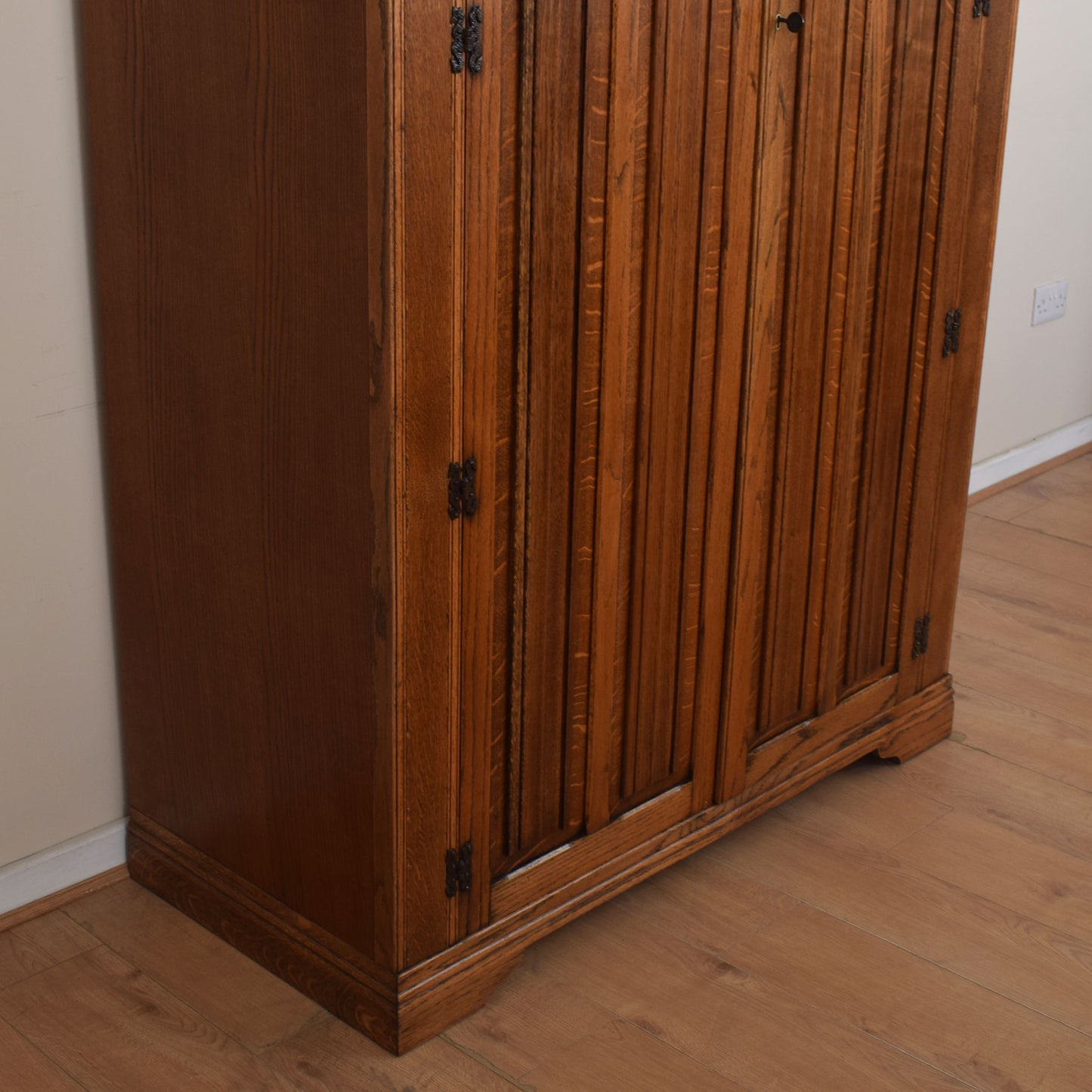 Oak Linenfold Double Wardrobe