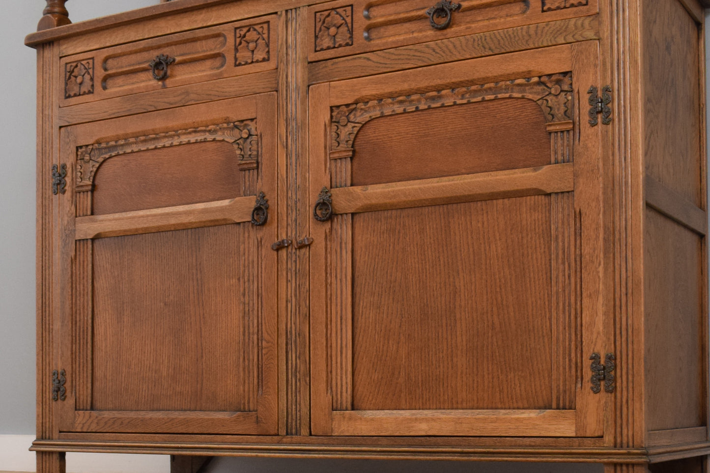 Court Cabinet