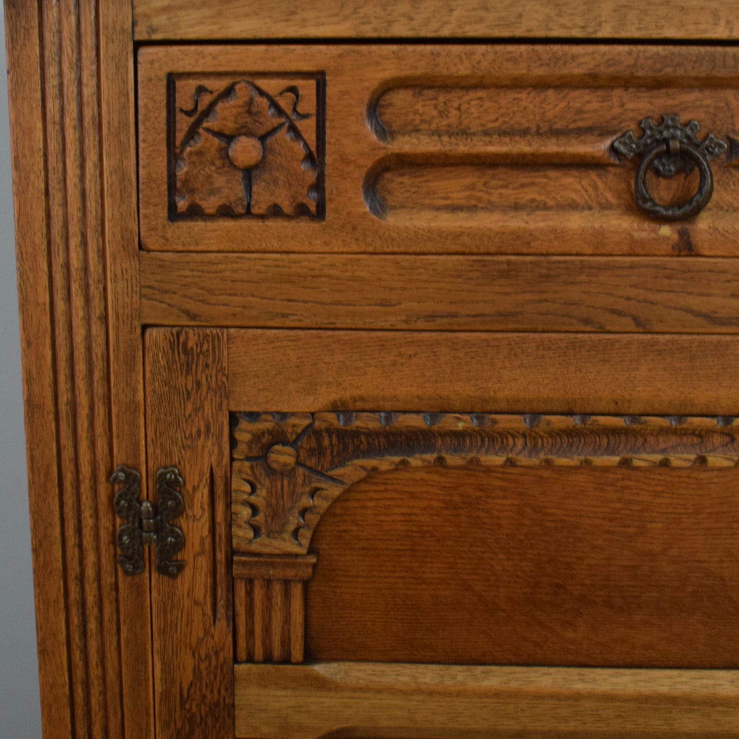 Court Cabinet