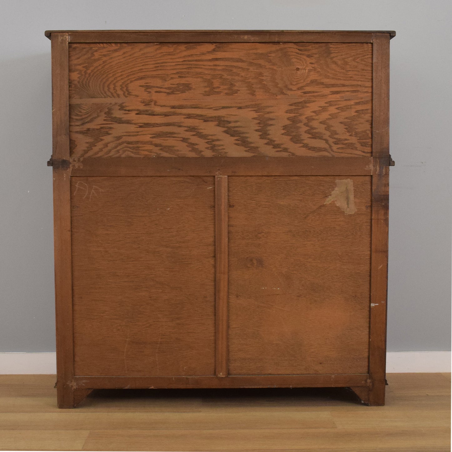 Court Cabinet