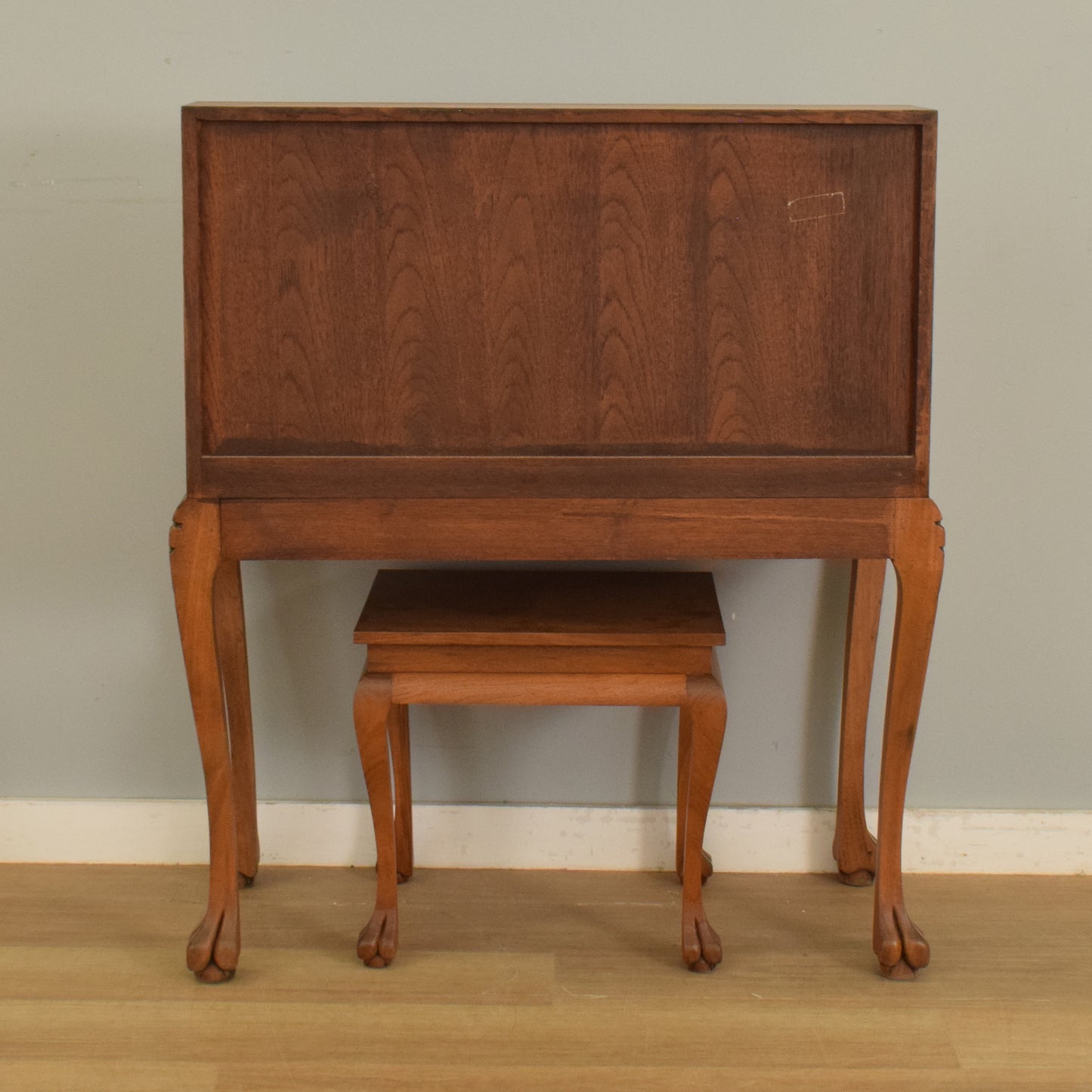 Camphor Bureau with Stool