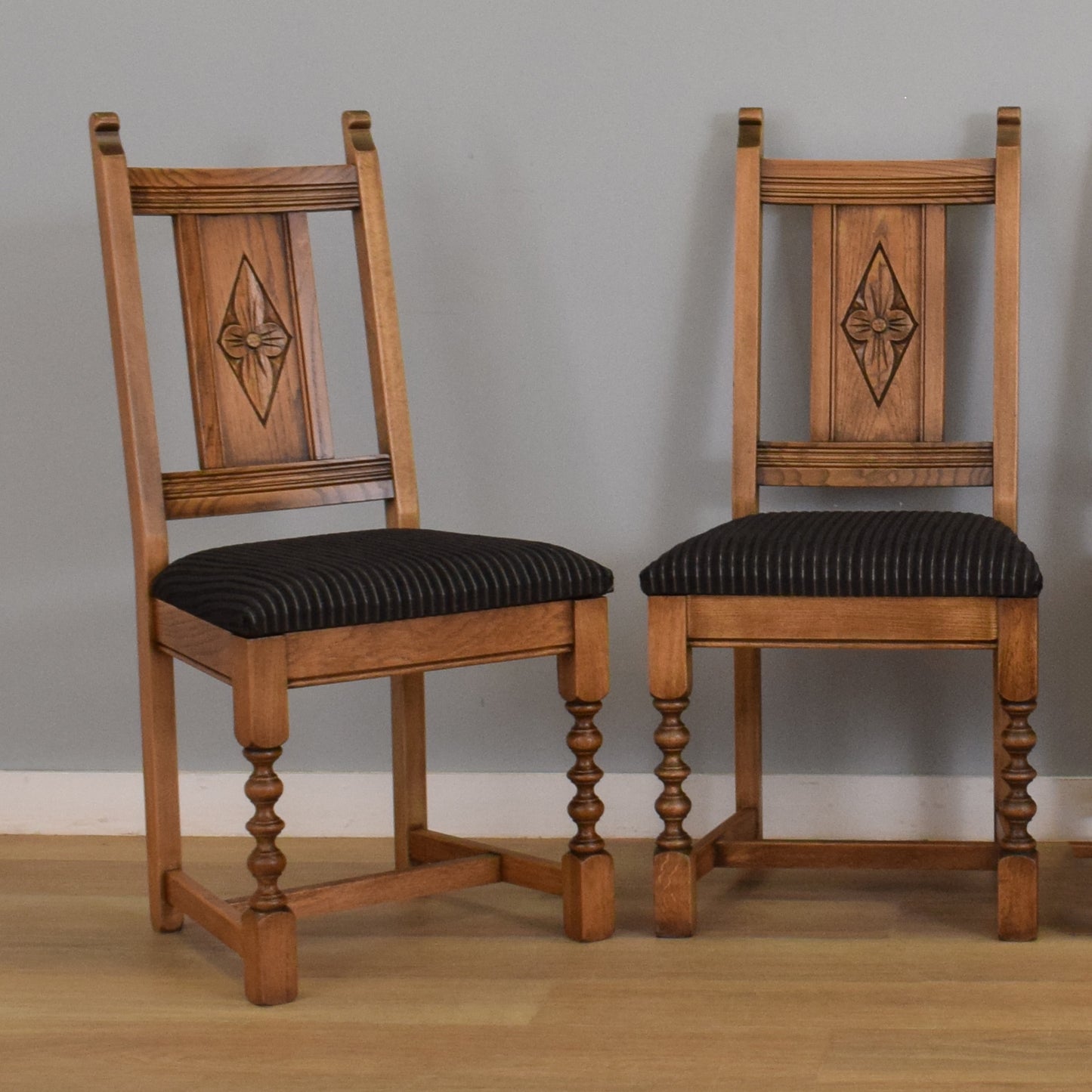 'Old Charm' Oak Table and Six Chairs