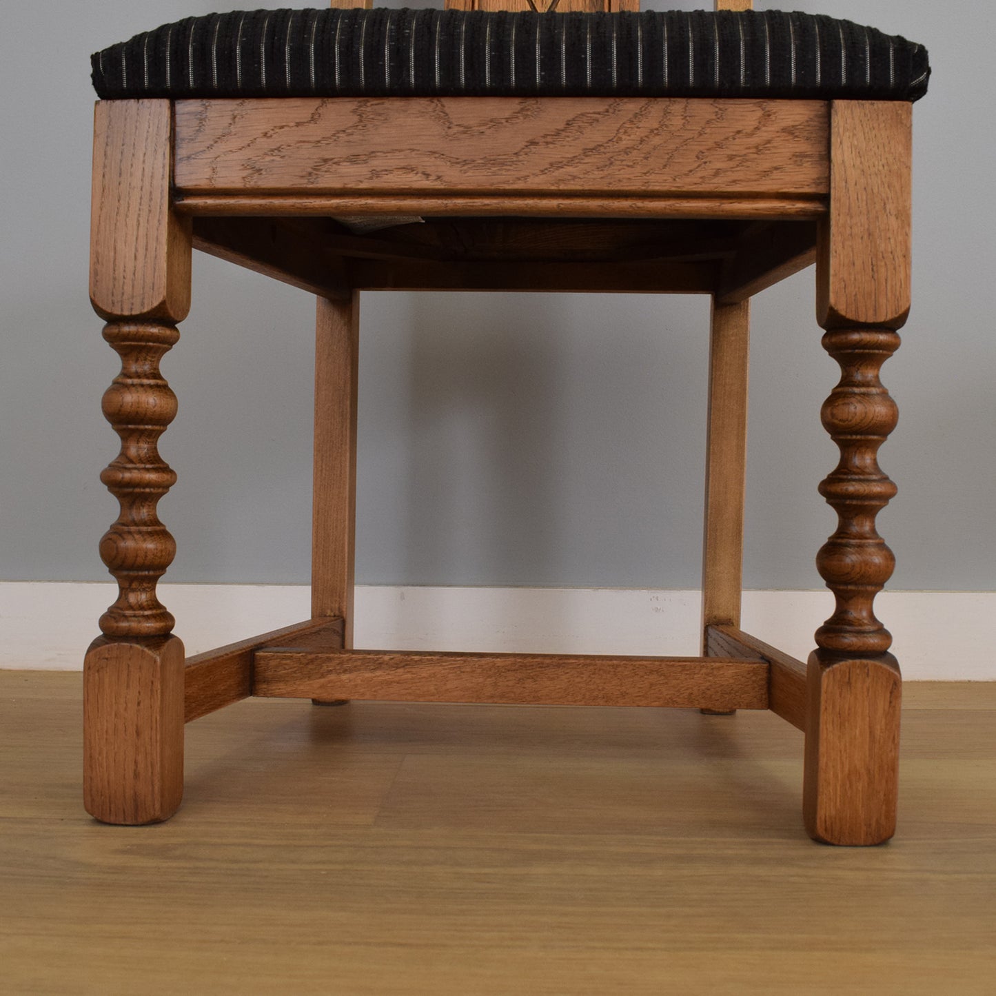 'Old Charm' Oak Table and Six Chairs