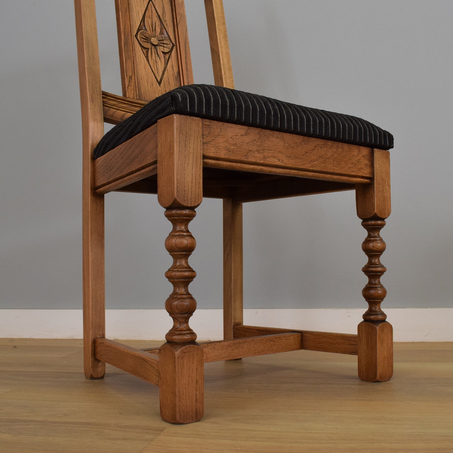 'Old Charm' Oak Table and Six Chairs