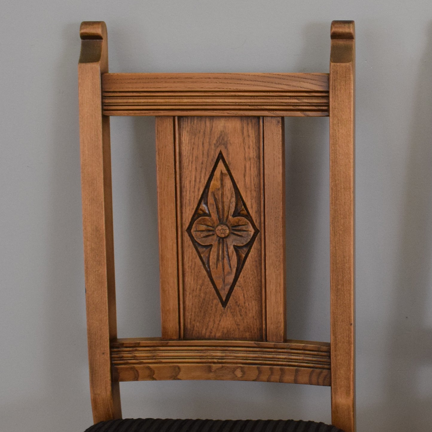 'Old Charm' Oak Table and Six Chairs