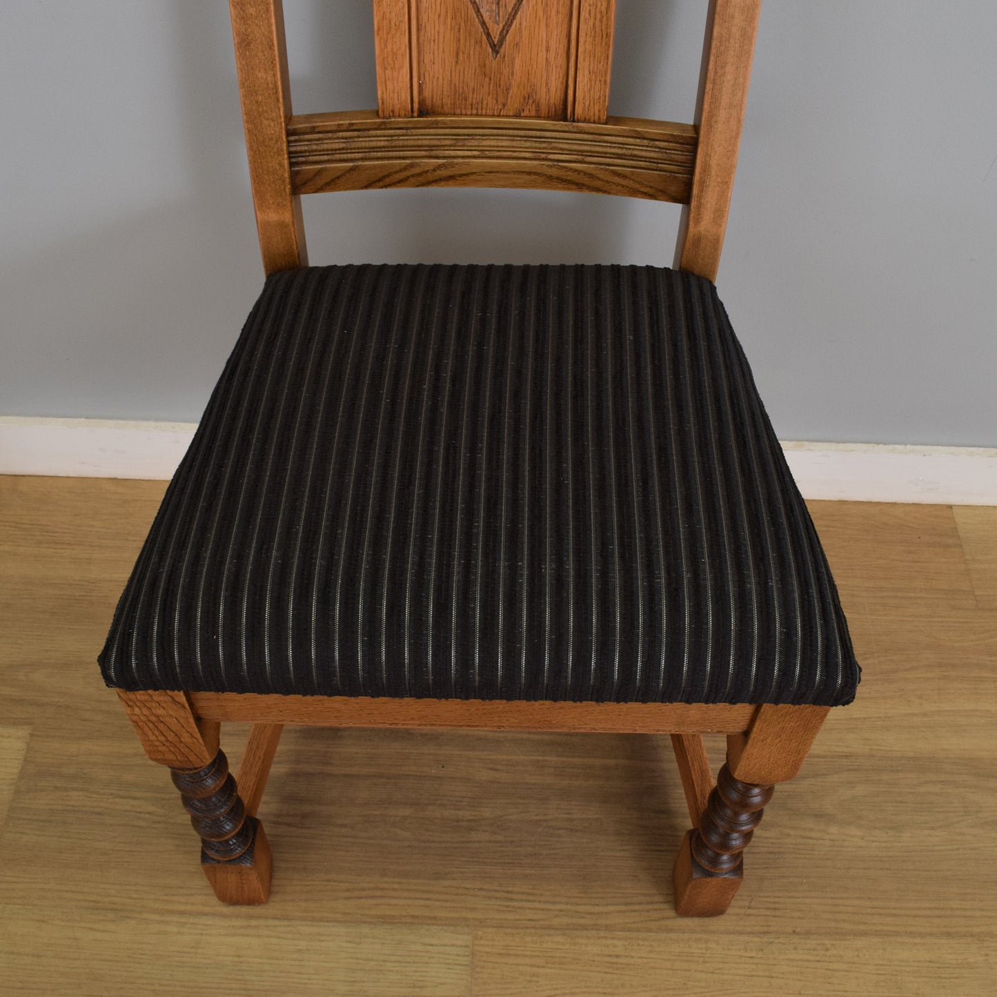 'Old Charm' Oak Table and Six Chairs
