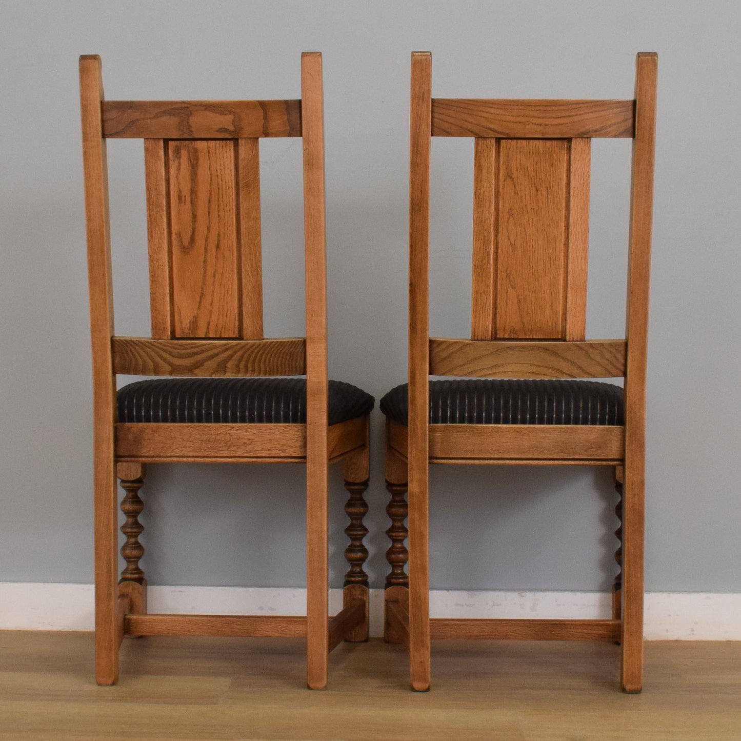 'Old Charm' Oak Table and Six Chairs