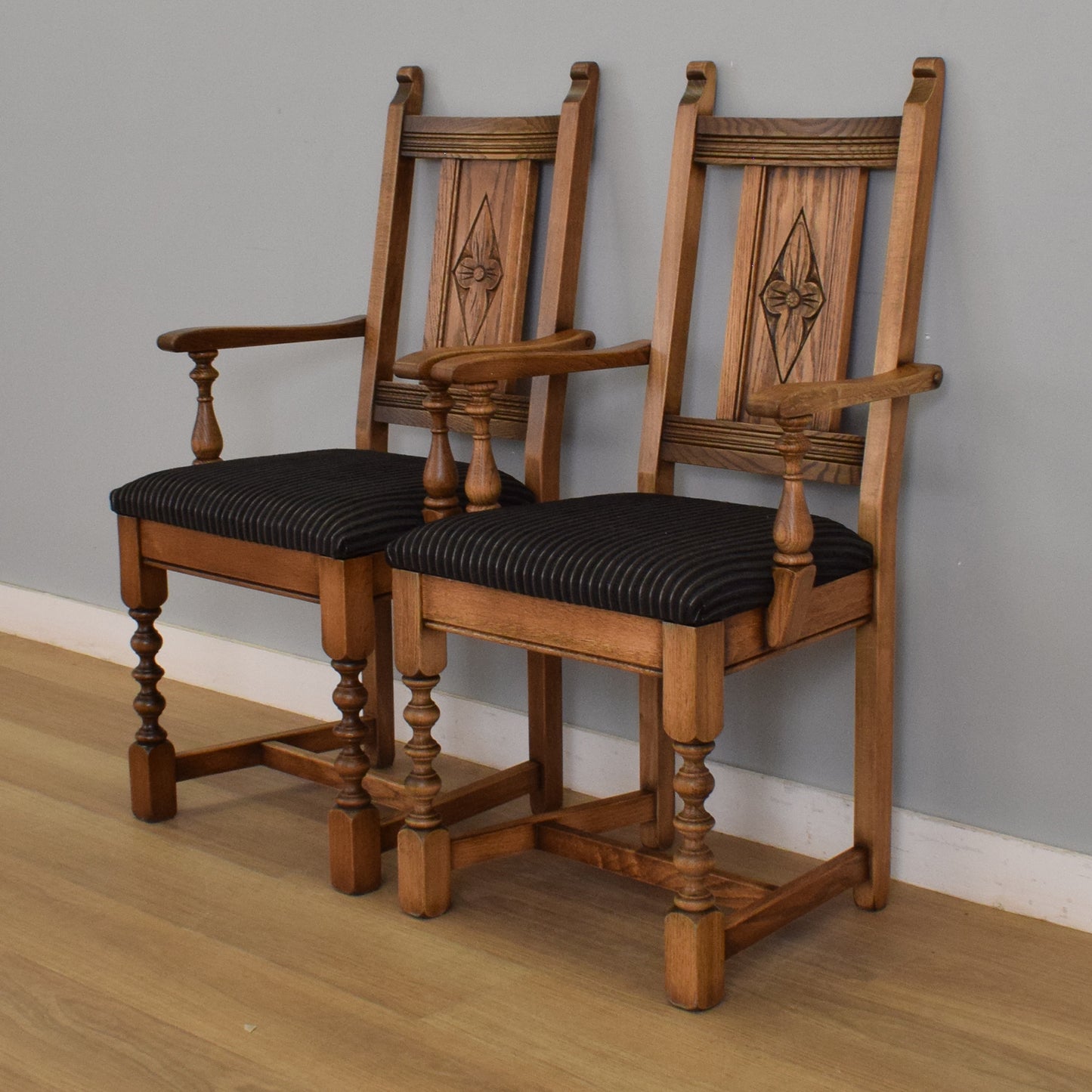 'Old Charm' Oak Table and Six Chairs