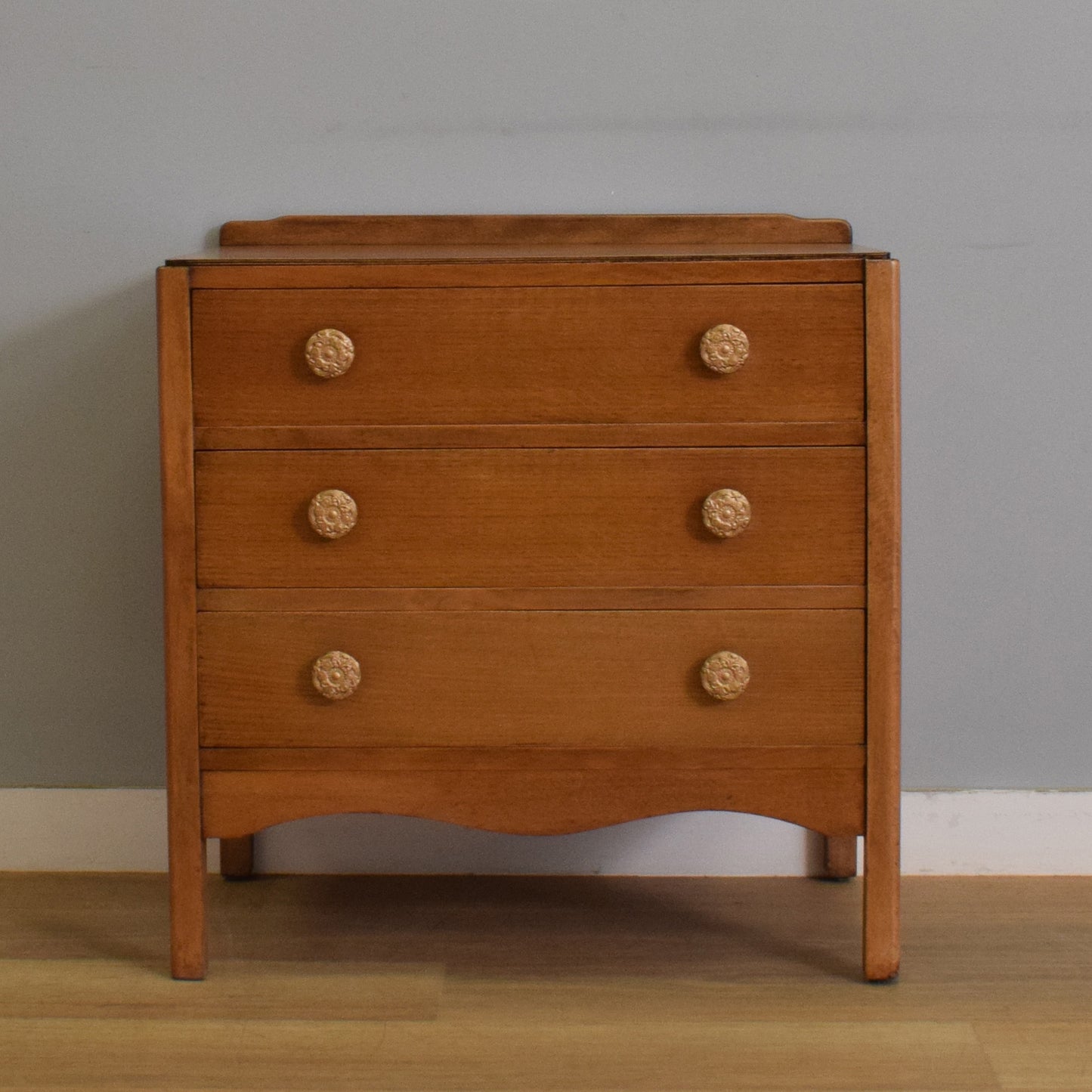 Small Oak Veneer Chest of Drawers