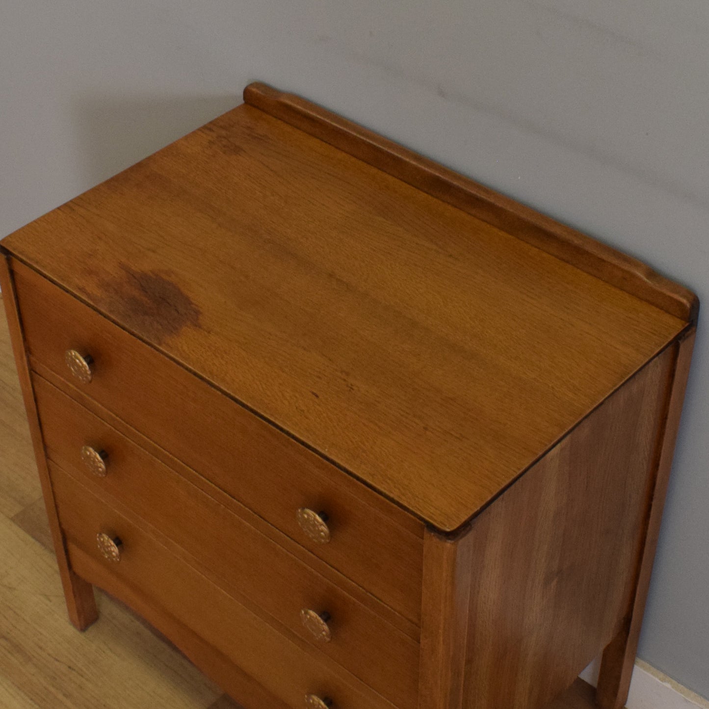 Small Oak Veneer Chest of Drawers