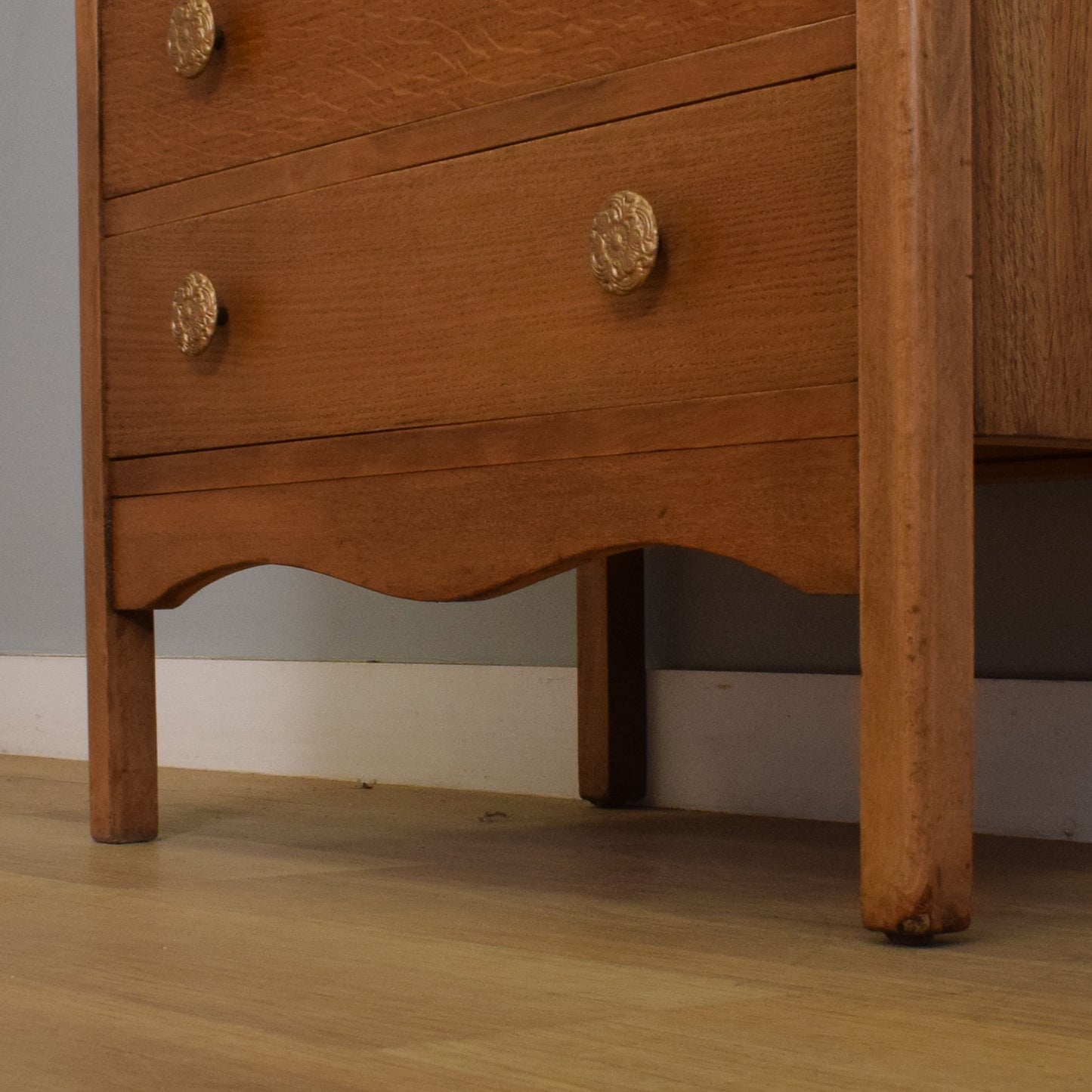 Small Oak Veneer Chest of Drawers