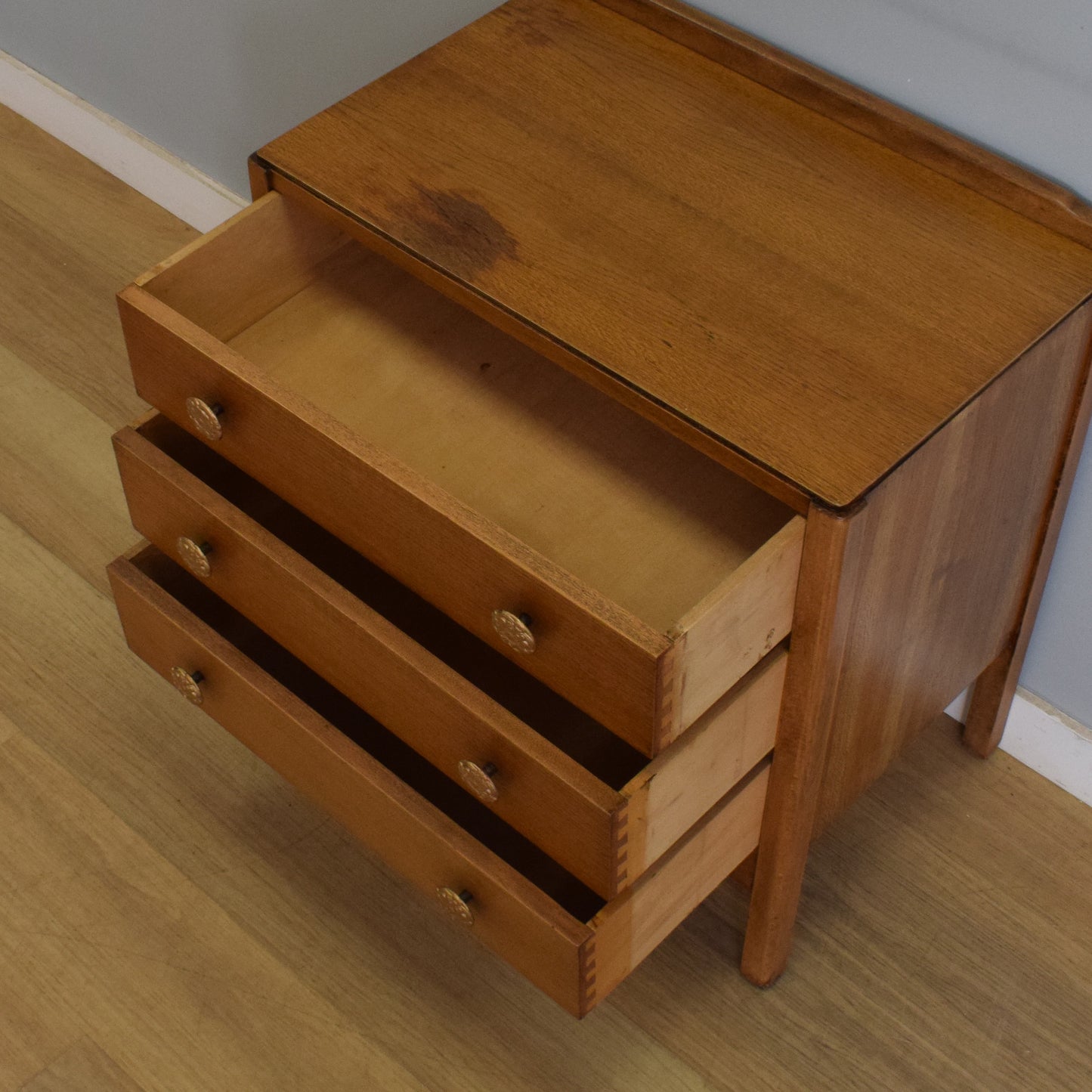 Small Oak Veneer Chest of Drawers