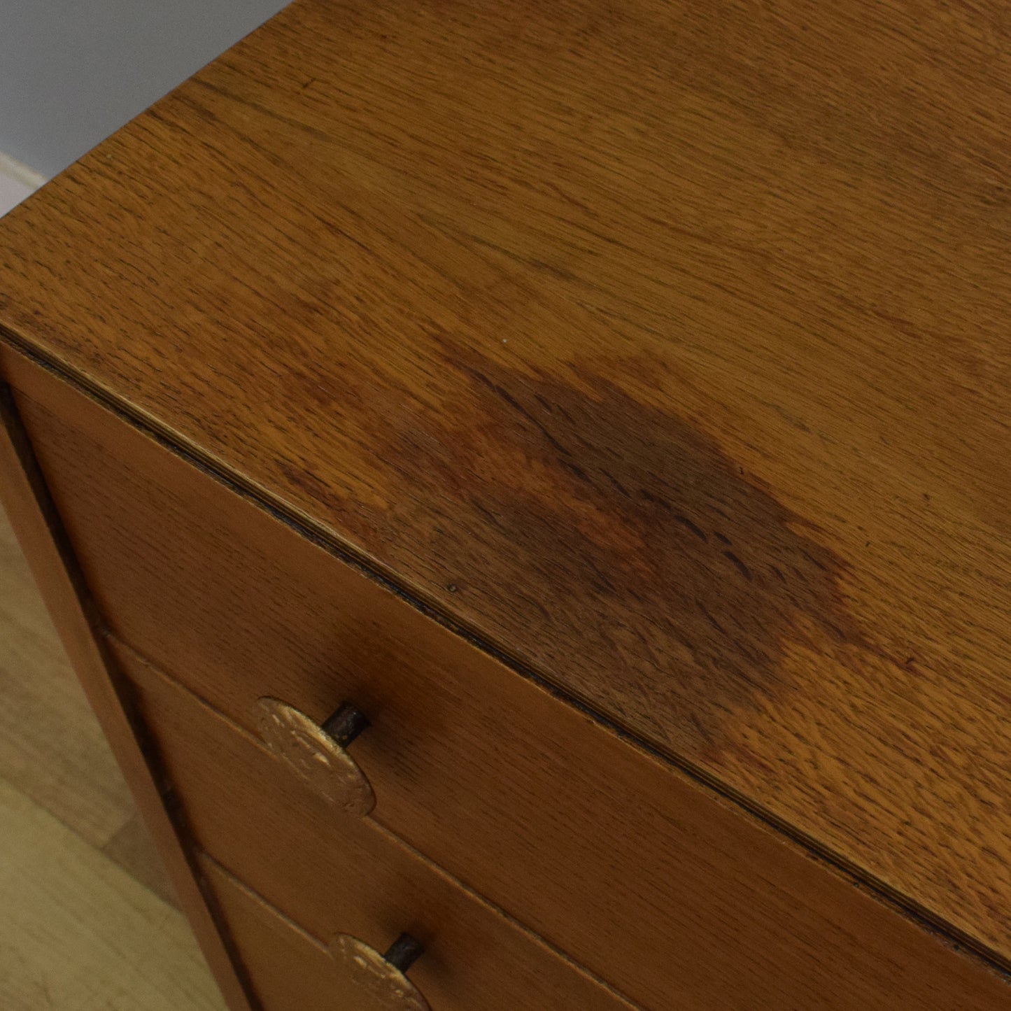 Small Oak Veneer Chest of Drawers