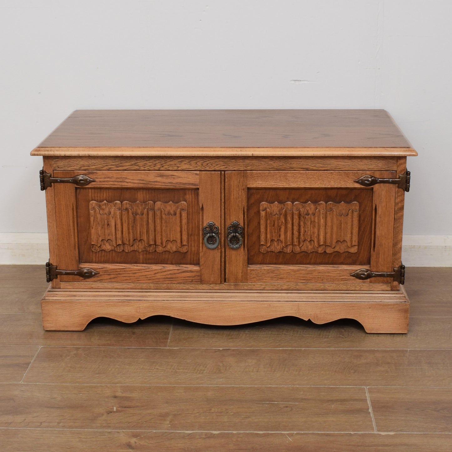 Old Charm TV Cabinet